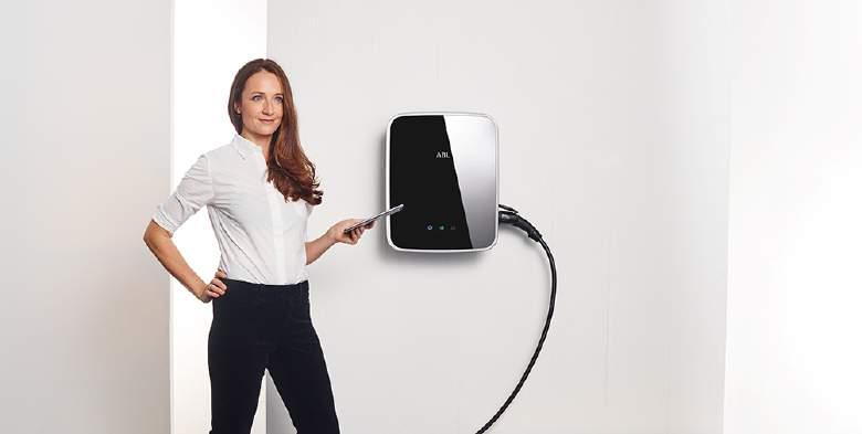 emh3 Electric Mobility Home 3 Stacja domowa i publiczna Szybka i bardzo elegancka stacja samochodów elektrycznych współpracuje ze wszystkimi markami samochodów elektrycznych.