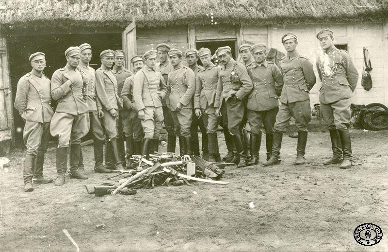 Legioniści zostali internowani w obozach: Szczypiornie i Beniaminowie a Piłsudski aresztowany i