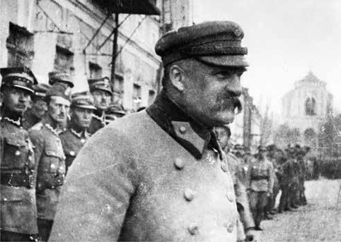 ni, ale Front Zachodni Michaiła Tuchaczewskiego posuwał się jak taran w kierunku Warszawy, a przez Podlasie i północne Mazowsze dalej na zachód.