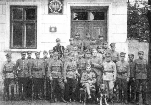 merii polowej por. Edward Czuruk, adiutant dowódcy przedmościa por. Feliks Waluszewski, ppor. Dawid Wurtz z 37 pp, por.