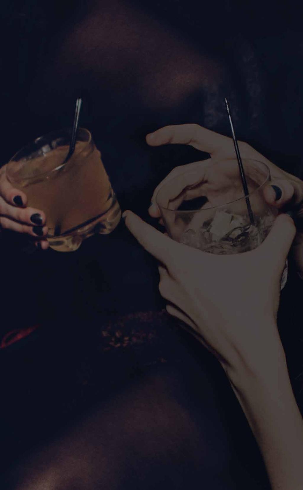 SIGNATURE KOKTAJLE wino i PIWO CREATIONS ULTIMATE SALTY DIRTY DOG 30 ZŁ KOKTAJLE BEZALKOHOLOWE STRAWBERRY BANANA SMOOTHIE 17 ZŁ Premium wódka, świeży sok z limonki i cytryny, syrop grejpfrutowy,