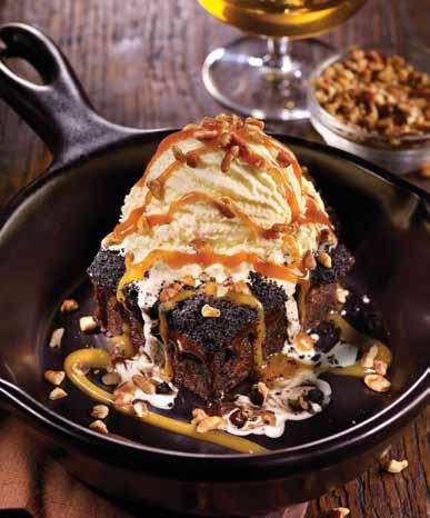 DESERY Let s talk about dessert PINEAPPLE RUM CHEESECAKE 23 ZŁ Dekadencki kremowy sernik z pyszną skorupką z krakersów graham polany ciepłym sosem ananasowo-rumowym oraz