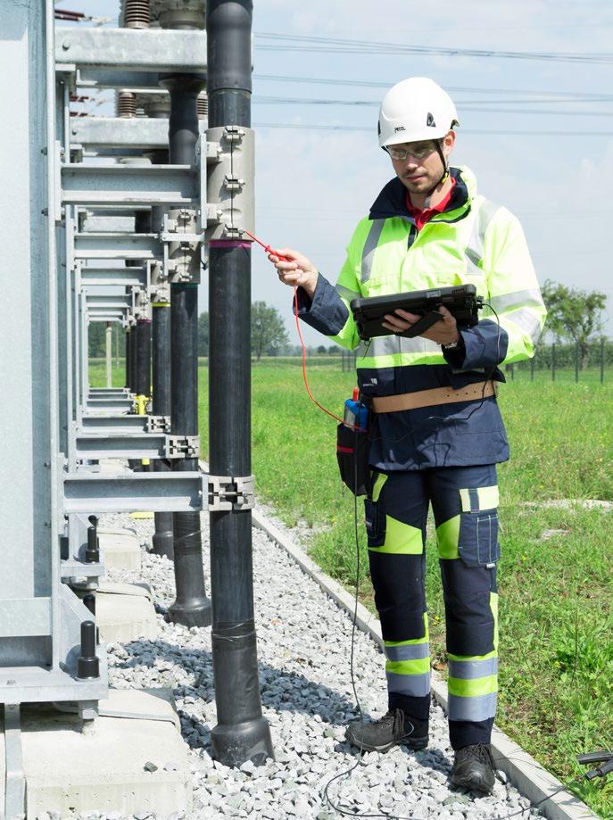 Pomiar napięcia krokowego i dotykowego Pomiary napięcia krokowego i dotykowego prowadzone zgodnie z normami EN 50522 lub IEEE 81 są wykonywane w miejscach znajdujących się wewnątrz i na zewnątrz