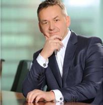 Kompetencji - Informatyka przy PTI, członek Rady Sądu Polubownego ds. Domen Internetowych przy PIIT. Współzałożyciel i ekspert Ośrodka Studiów nad Cyfrowym Państwem.