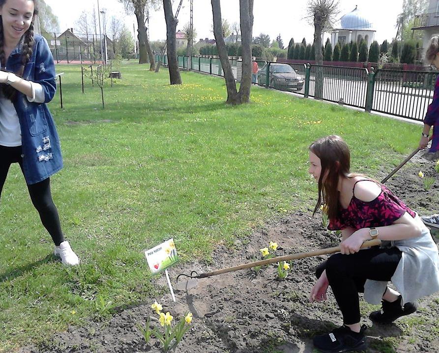 zajęciach koła dziennikarskiego brali udział uczniowie klasy szóstej: Sylwia Pietruczuk, Daria Niesteruk, Patrycja Niewińska, Kinga Rogowska,