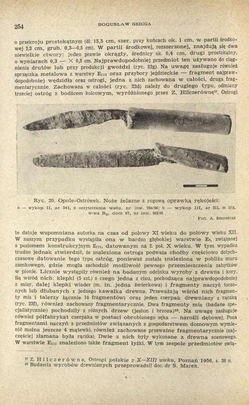 254 BOGUSŁAW GEDIGA o przekroju prostokątnym (dł. 15,5 cm, szer. przy końcach ok. 1 cm, w partii środkowej 2,3 cm, grub. 0,3 0,5 cm).