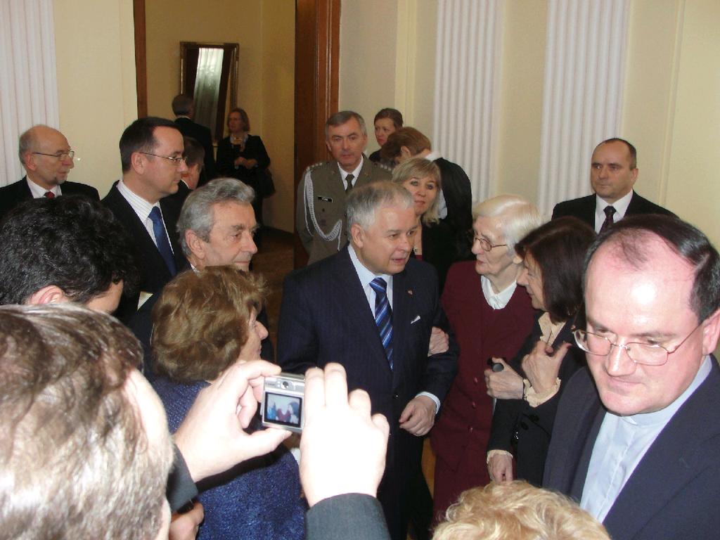 Dzięki naszym członkom, a zarazem przewodnikom po Pradze, Włodzimierzowi Krajewskiemu i Elwirze Kounovskiej mieliśmy też wspólne spacery po Pradze.