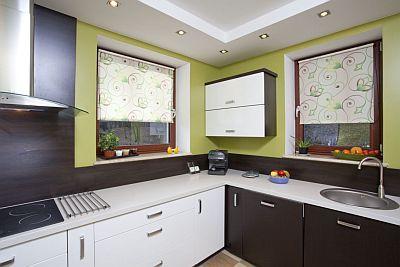 Dekoracja kuchennego okna Wybór dekoracji kuchennego okna zależy od wielu czynników.