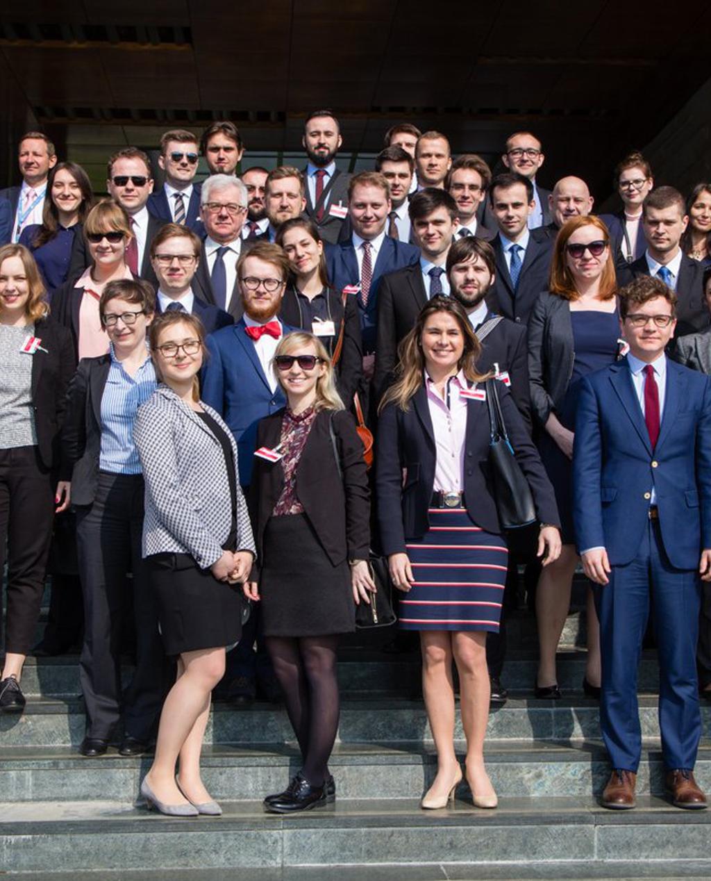 Ważne informacje dotyczące aplikacji dyplomatyczno-konsularnej ADK 2018 B : Ministerstwo Spraw Zagranicznych jest szczególnie zainteresowane zatrudnieniem osób posiadających wykształcenie o profilu