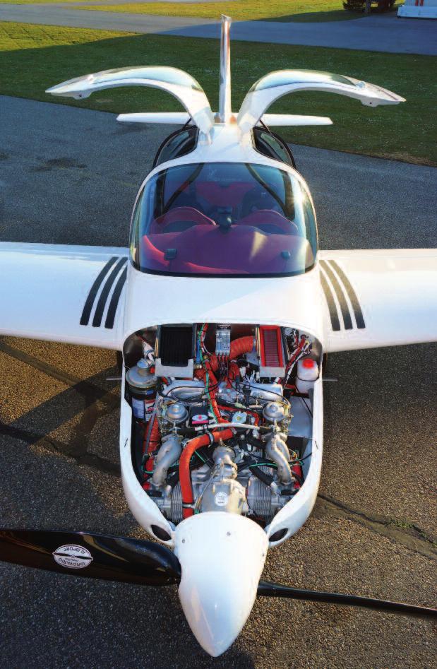 Nasz samolot jest lekki. Cessna 152 o podobnej mocy silnika waży średnio 540 kg, a masy dopuszczalnej ma 760 kg. P400 ma 800 kg masy dopuszczalnej, czyli niewiele więcej za to pusty waży ok. 450 kg.