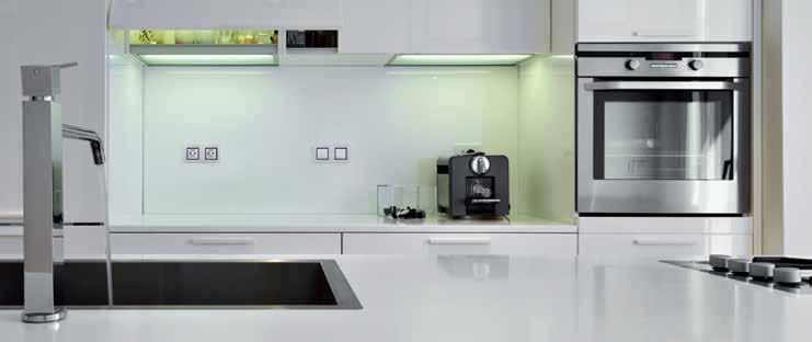 Ramka poczwórna pionowa / 4 Gang Frame Vertical 24769 01-1540-002 Biały/White 10 24828 01-1540-003 Kremowy/Creme 10 25364 01-1540-030 Perłowy