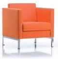 Platinium Fotele i sofy gabinetowe Sofy doskonale uzupełniają linię foteli gabinetowych. Pozwalają na chwilę relaksu, a podczas spotkań w biurze zapewniają wygodę i komfort.