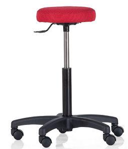 Go Krzesło obrotowe Krzesło obrotowe standardowo wyposażone w mechanizm z regulacją góra dół, podstawę z tworzywa sztucznego oraz rolki twarde z hamulcem automatycznym.