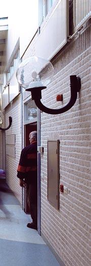 Główne problemy związane z akustyką w szkołach Problemy z hałasem w szkołach nigdy nie były tak poważne jak obecnie. Ze względu na rosnącą liczbę twardych powierzchni pokrytych np.