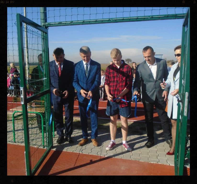 Idzik-Napiórkowska, radni z Osin Jan Zawisza i Marcin Driański, sołtys Roman Stompór, przewodniczący rady sołeckiej Roman Sobczyk, kierownik Centrum Usług Wspólnych Agata Mundzik, ksiądz proboszcz