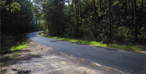 Kamianka- samochód OSP. Szkoła Podstawowa w Laskowcu po rozbudowie w 2014 r. Budowa sali gimnastycznej z pomieszczeniami dydaktycznymi i infrastrukturą techniczną przy Szkole Podstawowej w Laskowcu.