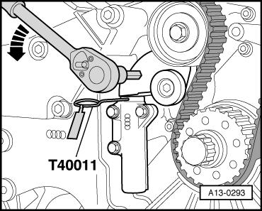 Page 14 of 16 Obrócić dźwignię napinającą 8 mm kluczem do gniazd sześciokątnych -zgodnie z kierunkiem strzałki-, aż będzie można wyjąć trzpień blokujący -T40011-. Usunąć śrubę ustalającą -3242-.
