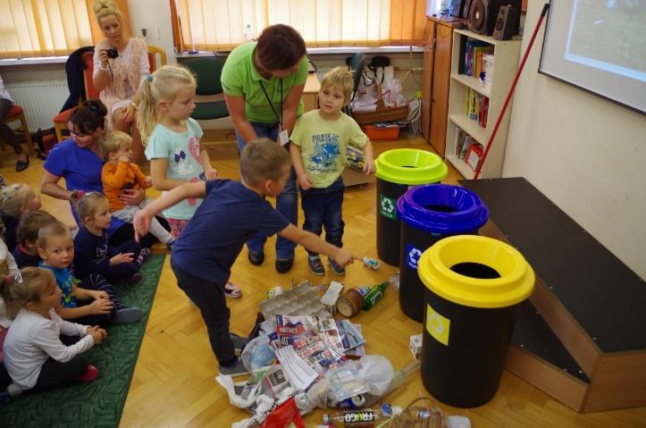 niepełnosprawnej) edukację w grupie młodych dorosłych (udział w