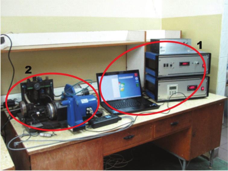 Rys Stanowisko do badań tribologicznych: blok pomiarowy, blok sterujący Fig Stand for tribological research: measuring block, control block stałej wartości siły dociskającej podczas całego cyklu
