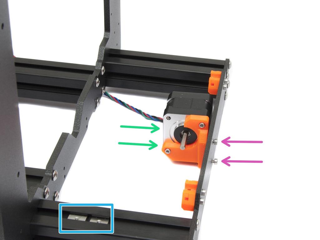 Używając dwóch śrub M3x10, skręć uchwyt i silnik razem. Step 21 Montaż uchwytu silnika osi Y Weź uchwyt silnika osi Y i umieść go na tylnej płycie (krótkie profile).