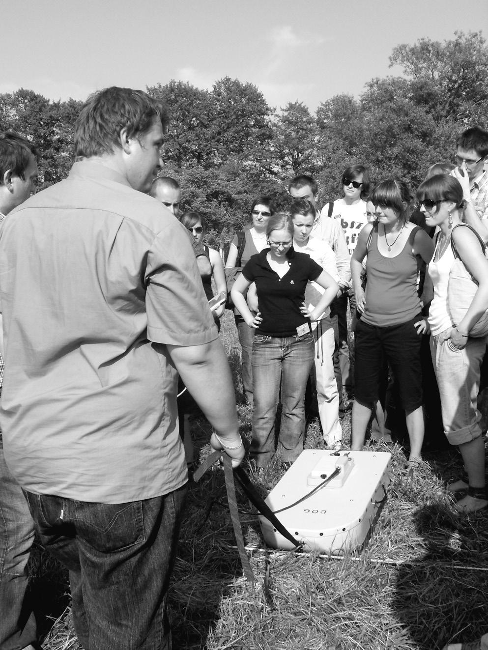 136 Fot. 3. Prezentacja wyników skanowania kościoła grodowego na Ostrowie Lednickim; fot. A.