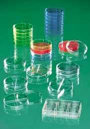 Szerokość Długość [szt] PF09-A 43 mm 500 332,- 30 mm Szalki Petriego do zastosowań mikrobiologicznych szalki są odpowiednie do napełniania