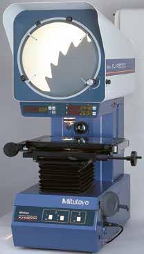 Mikroskop pomiarowy serii TM generacja B Wytrzymały i kompaktowy mikroskop pomiarowy do użytku warsztatowego Stolik XY z cyfrowymi głowicami mikrometrycznymi i kątomierz okularowy umożliwiają łatwe