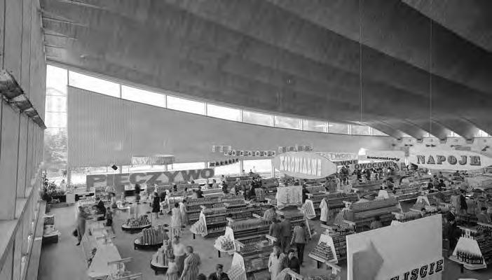pl) Photo 7. The supermarket in Puławska street in Warsaw (source: warszawa.onet.