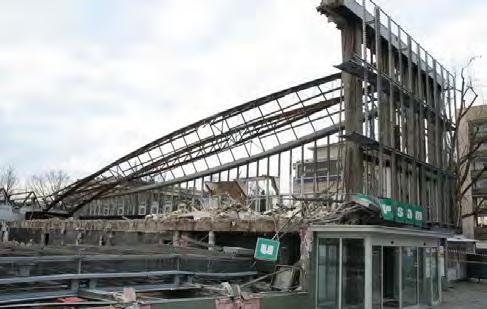51-253-4) Photo 10. The supermarket during demolition (source: culture.pl) Fot.