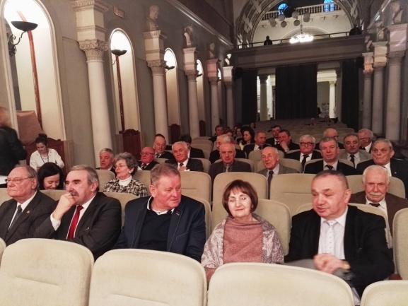 Jerzy Barglik, skarbniksekretarz OZW Teresa Machoń, Iwona Gajdowa redaktor Energetyki wraz osobami towarzyszącymi wzięli udział w uroczystościach Jubileuszowych 50-lecia Koła SEP w Busku Zdroju.