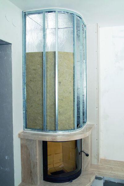 Krok 8 wydzielenie komory dekompresyjnej By zmniejszyć niepożądane oddziaływanie gorącego powietrza z kominka na suﬁt, tuż pod stropem wydziela