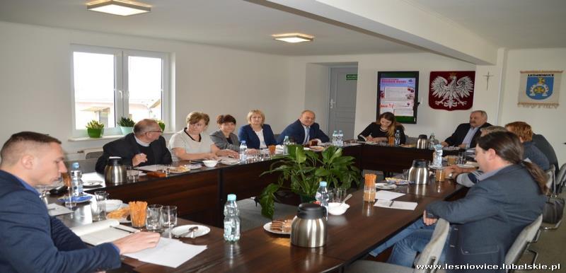 likwidacji Gminnego Zakładu Komunalnego w Leśniowicach; organizacji wspólnej obsługi finansowo księgowej dla jednostek organizacyjnych Gminy Leśniowice Wszystkie