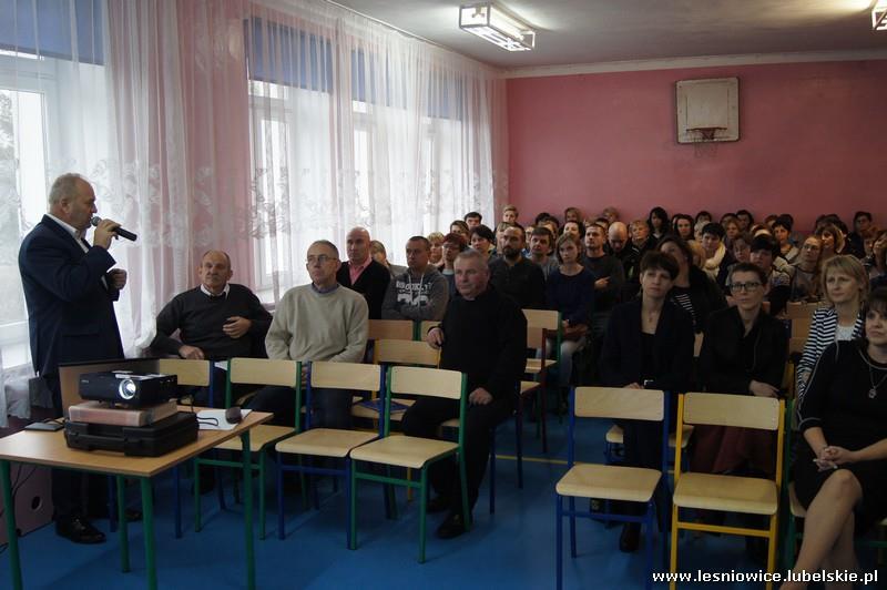 liczbę dzieci w poszczególnych latach szkolnych oraz wydatki i subwencję oświatową przeznaczaną na edukację.