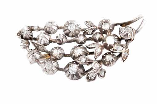 brylantów łącznie ok. 0,36 ct, 3 diamenty łącznie ok. 0,03 ct, całość łącznie ok.