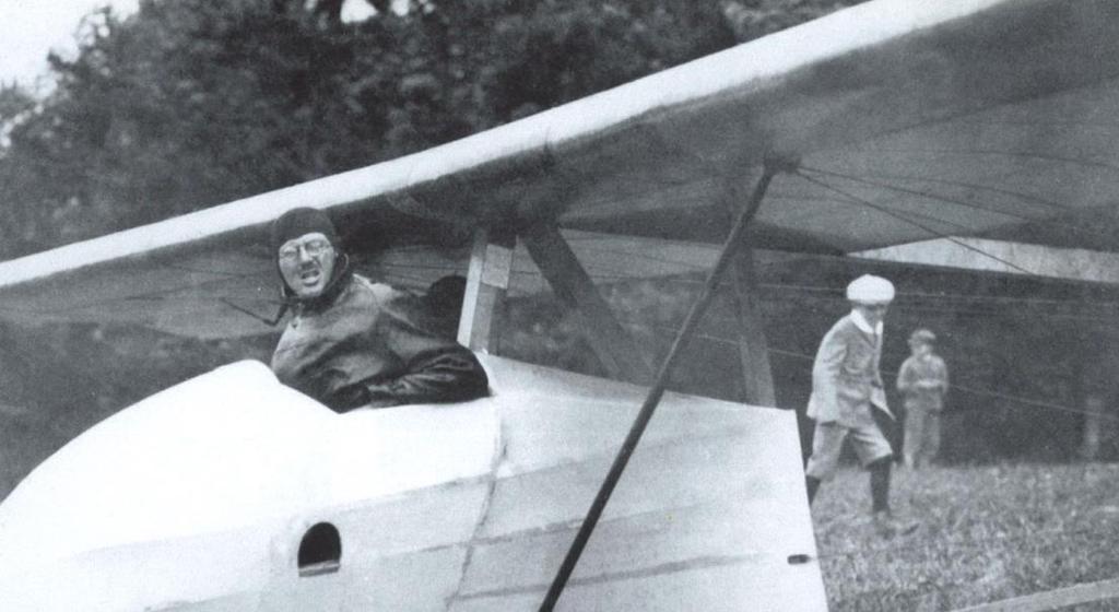 W 1932 r. Aeroklub Lwowski ogłasza rozpoczęcie działalności stałej szkoły szybowcowej pod nadzorem Aeroklubu Rzeczypospolitej Polskiej. Ośrodek szkoli coraz więcej pilotów z Polski i zagranicy.