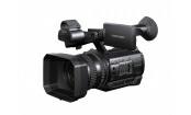 HXR-NX100 Kam era NXCAM wyposażona w przetwornik CMOS Exm or R typu 1,0", obiektyw z m aksym