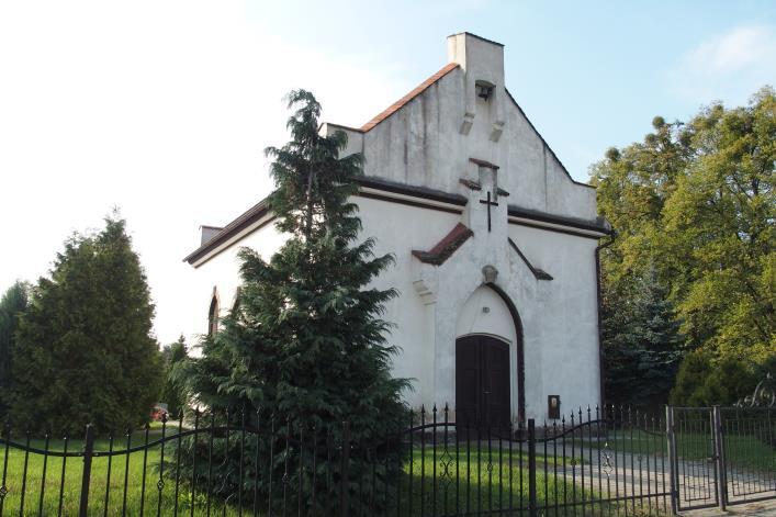 Miał wymiary 15 m x 7,5 m, posiadał przybudowaną drewnianą wieżę na dzwony, a na dachu kościoła znajdowała się wieżyczka na sygnaturkę.