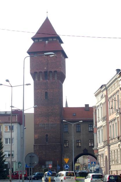 przeważały jednopiętrowe kamienice, rzadziej wyższe. W późniejszym czasie skala zabudowy wzrosła do budynków cztero i pięciokondygnacyjnych.