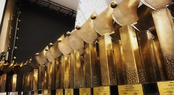 26 marca 2015 NAGRODY ZA WYBITNE OSIĄGNIĘCIA SPORTOWE 116 sportowców, trenerów i działaczy otrzymało nagrody i wyróżnienia Miasta Częstochowy za wybitne osiągnięcia sportowe w 2014 roku.