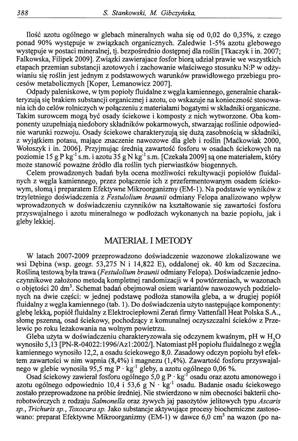 388 S. Stankowski, M. Gibczyńska, Ilość azotu ogólnego w glebach mineralnych waha się od 0,02 do 0,35%, z czego ponad 90% występuje w związkach organicznych.