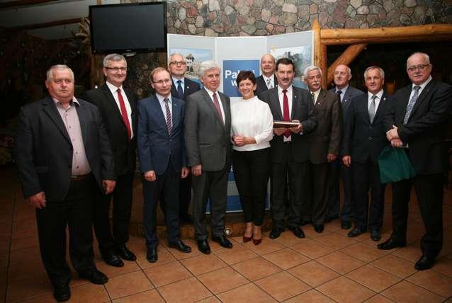 Henryk Siuda proponował, aby prace w powiecie podzielić na mniejsze zadania, na przykład gminy. Do wykonania takich obiektów mogłyby aspirować mniejsze, miejscowe firmy geodezyjne.