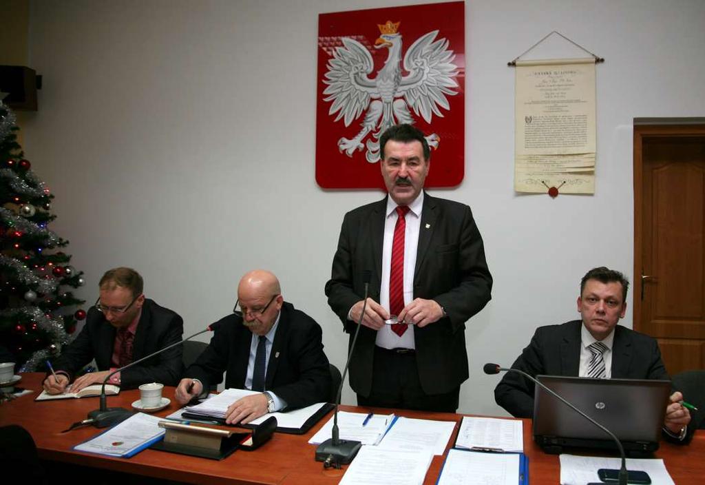 Powstałą sytuację mówca podsumował tak: z bólem musieliśmy oddać sporą kwotę Marszałkowi Województwa. Nie skorzystali z okazji do godziwego zarobku geodeci miejscowi.