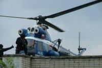 Latają z konwojami osób niebezpiecznych, podejmują ludzi z trudno dostępnych miejsc, desantują na linach anyterrorystów i ratowników, poszukują osób zaginionych i uciekinierów.