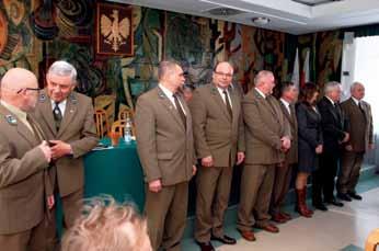 Złotych, 5 Srebrnych i 8 Brązowych Posłowie (od lewej):