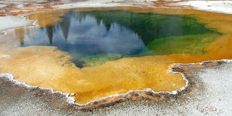 Powierzchnia lądy i oceany młodej Ziemi, jak i jej atmosfera, nie zawierały ani materii organicznej ani wolnego tlenu.