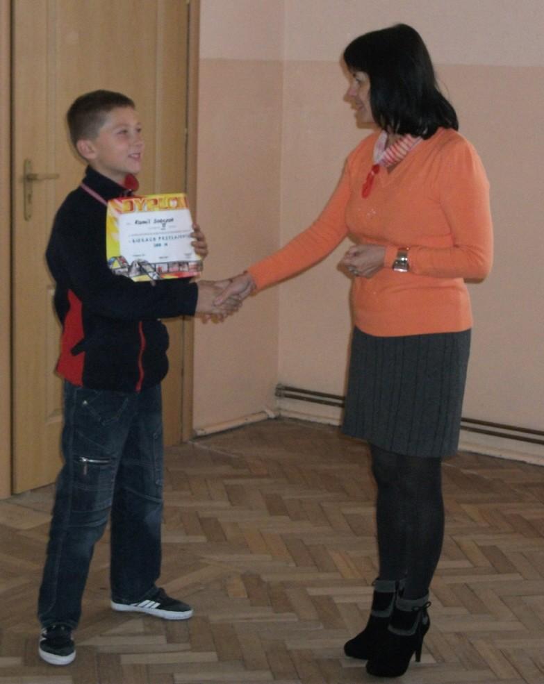 Opr. Klaudia Pietrucha Konkursy interdyscyplinarne Jak wiecie co roku odbywają się konkursy interdyscyplinarne, które mają sprawdzić wiedzę i inteligencje uczniów, którzy się do tych konkursów