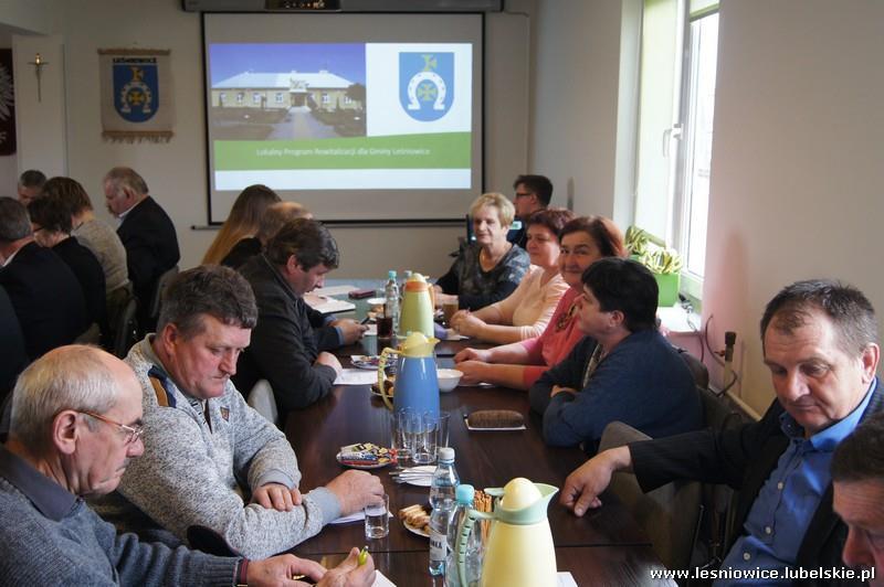 Podczas obrad radni zapoznali się z Informacją Oddziału Agencji Restrukturyzacji i Modernizacji Rolnictwa w Chełmie w zakresie zadań realizowanych na rzecz rolników w 2016 r.
