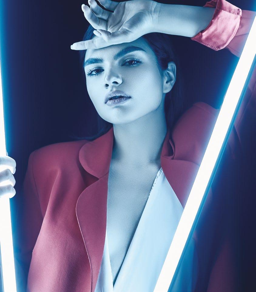 PRO Terapia niwelująca cienie i zasinienia pod oczami Eye Illuminate Therapy Za sprawą składników aktywnych kwasu laktobionowego, transeksamowego i witaminy C linia gwarantuje rozjaśnienie skóry,