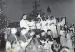 Wrocławiu. Po dwuletnim okresie obowiązkowej wtedy służby wojskowej i ukończeniu Seminarium otrzymał w 1968 roku święcenia kapłańskie z rąk biskupa Jopa w kościele w Starych Siołkowicach.