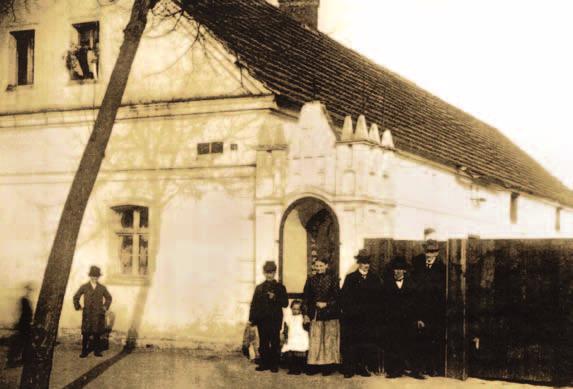 Budynek (tzw. Klenkownia, wybudowany około 1860 roku) w Starych Siołkowicach przy ulicy Michała 10. Zdjęcie z 1914 roku.